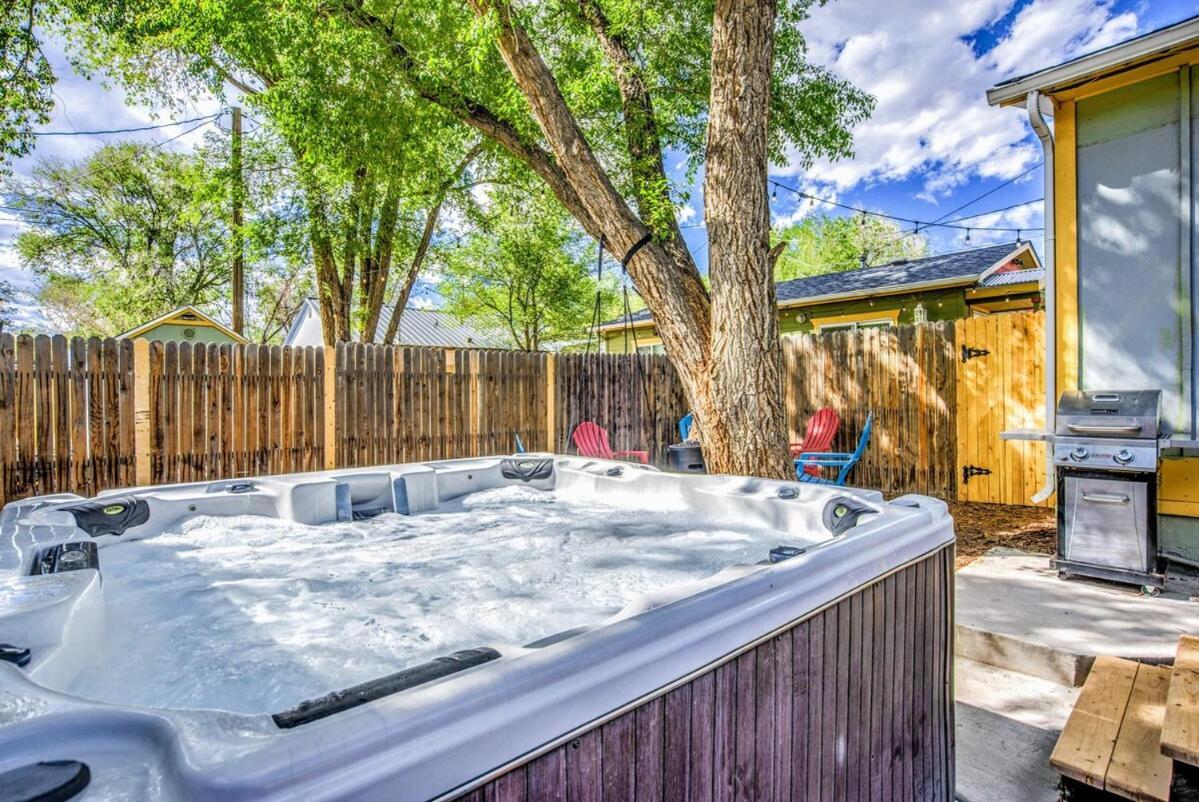 콜로라도스프링스 The Vibrant Victorian Hot Tub & Fire Pit In Occ 빌라 외부 사진